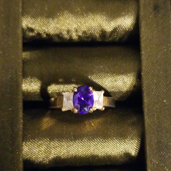 Stunning purple stone ring - Size 9 - Picture 2 of 8
